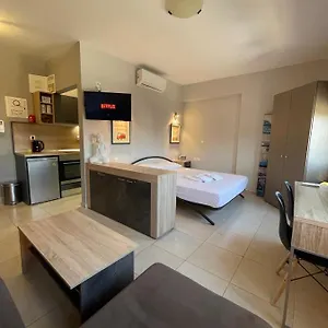 q-luxury-rooms-perea-center.hotelschalkidiki.net/